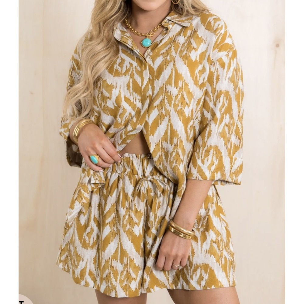 Glam 2-Piece Mustard Yellow White Ikat Print Short Set Size M
